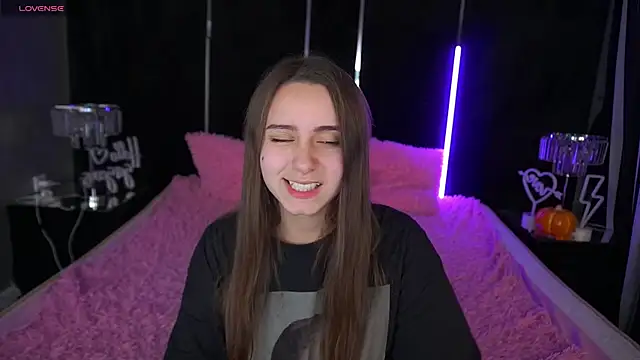 TinyNatalie online show from 11/26/25, 03:02