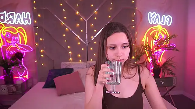 TinyNatalie online show from 04/16/26, 06:19