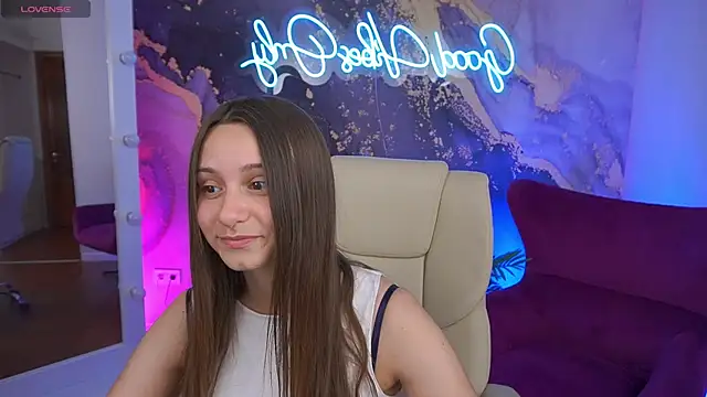 Snapshot of TinyNatalie chatting on 06/19/26, 07:06 TinyNatalie online show from 06/19/26, 07:06