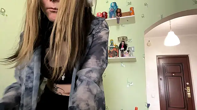 Snapshot of TraceeSchutt chatting on 01/08/26, 11:56 TraceeSchutt online show from 01/08/26, 11:56