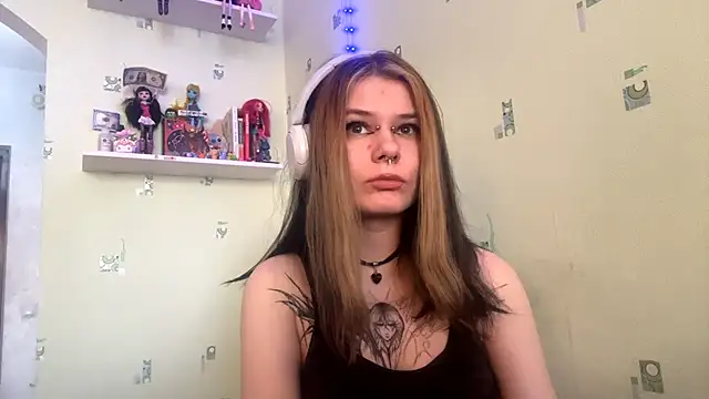 Snapshot of TraceeSchutt chatting on 01/15/26, 01:48 TraceeSchutt online show from 01/15/26, 01:48