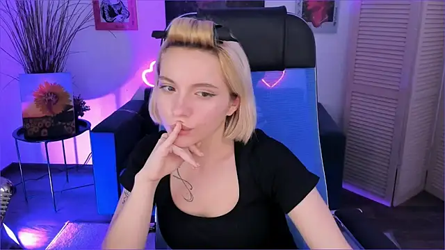 BlossomVesper online show from 12/03/25, 08:12