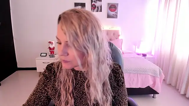 Violeta Hotter online show from 12/15/25, 01:15