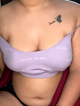 Snapshot of DivyaSharma999 chatting on 11/27/25, 11:51 DivyaSharma999 online show from 11/27/25, 11:51