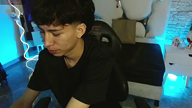 kaelwolf tay online show from 12/14/25, 07:40