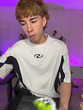 kaelwolf tay online show from 04/11/26, 07:07