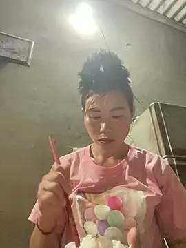 Snapshot of meganmeo chatting on 05/24/26, 12:43 meganmeo online show from 05/24/26, 12:43