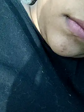 Snapshot of sheff098 chatting on 11/23/25, 01:11 sheff098 online show from 11/23/25, 01:11