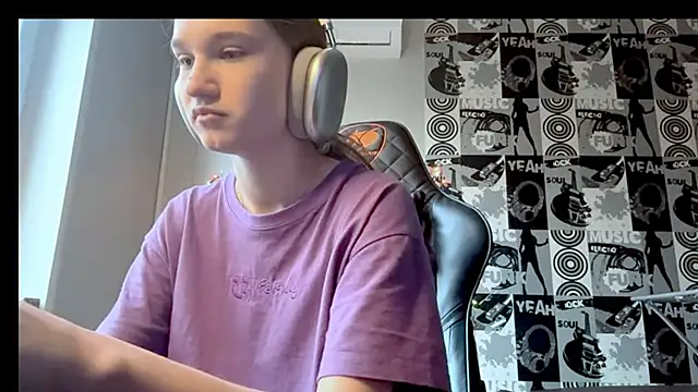 Snapshot of helgicuteness chatting on 12/14/25, 07:25 helgicuteness online show from 12/14/25, 07:25