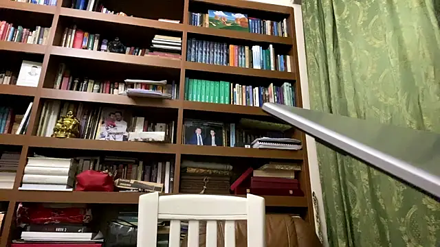 Snapshot of LinaClous chatting on 01/11/26, 03:39 LinaClous online show from 01/11/26, 03:39