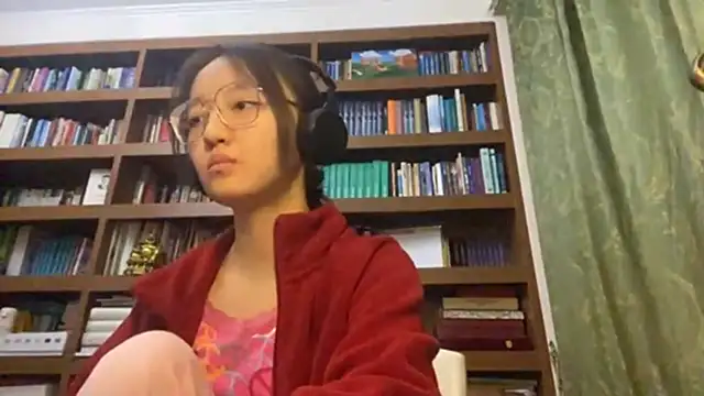 Snapshot of LinaClous chatting on 02/26/26, 02:05 LinaClous online show from 02/26/26, 02:05