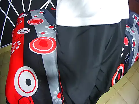 Snapshot of HouseOfHeat chatting on 11/24/25, 01:33 HouseOfHeat online show from 11/24/25, 01:33