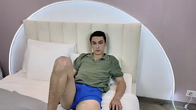 MoonlinSkinn online show from 11/24/25, 08:03