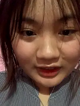 Snapshot of lau-2 chatting on 11/24/25, 01:55 lau-2 online show from 11/24/25, 01:55