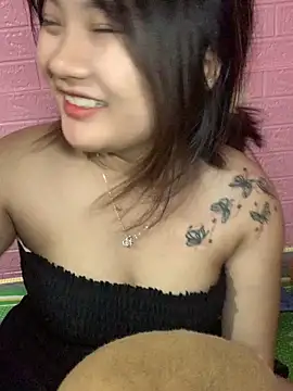 Snapshot of lau-2 chatting on 11/25/25, 02:17 lau-2 online show from 11/25/25, 02:17