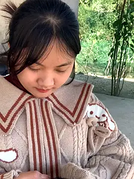 Snapshot of lau-2 chatting on 11/27/25, 02:46 lau-2 online show from 11/27/25, 02:46