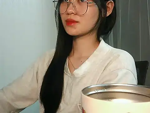 Snapshot of Nunaa18 chatting on 02/04/26, 06:14 Nunaa18 online show from 02/04/26, 06:14