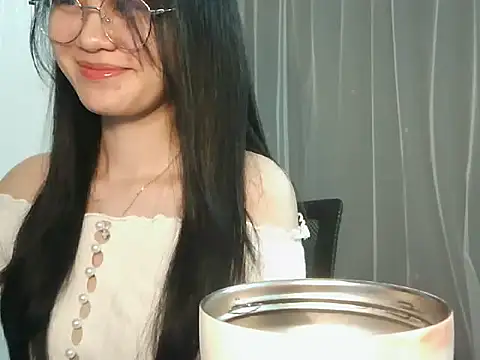 Snapshot of Nunaa18 chatting on 02/07/26, 12:31 Nunaa18 online show from 02/07/26, 12:31