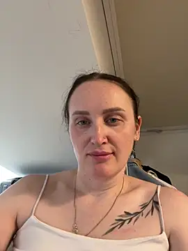 Snapshot of TomilaSi chatting on 06/15/26, 01:57 TomilaSi online show from 06/15/26, 01:57