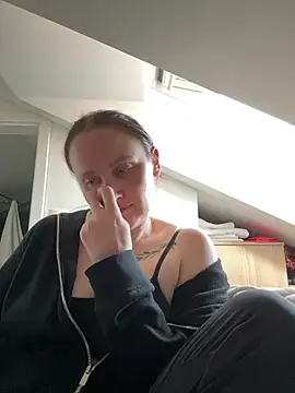 Snapshot of TomilaSi chatting on 06/19/26, 05:39 TomilaSi online show from 06/19/26, 05:39