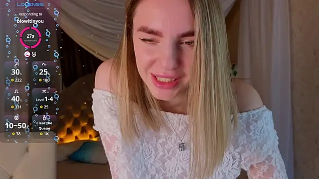 Snapshot of molly_crystal chatting on 12/17/25, 02:17 molly crystal online show from 12/17/25, 02:17