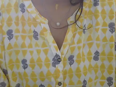 cute mahira online show from 03/23/26, 04:33