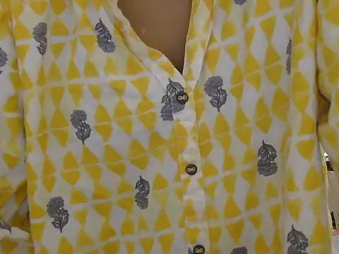 cute mahira online show from 04/03/26, 05:11