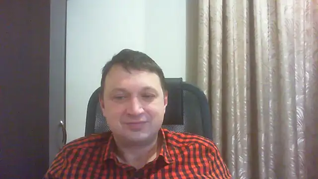 Snapshot of Storm_Velvet chatting on 12/04/25, 12:14 Storm Velvet online show from 12/04/25, 12:14