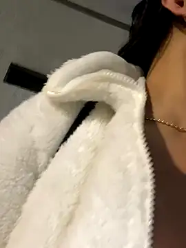 MelissaGill  online show from 12/04/25, 10:35