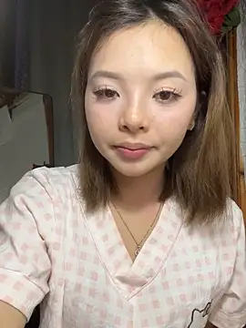 Snapshot of Yui-Ti chatting on 11/24/25, 04:51 Yui-Ti online show from 11/24/25, 04:51