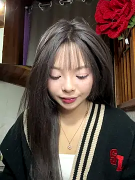 Snapshot of Yui-Ti chatting on 11/26/25, 02:18 Yui-Ti online show from 11/26/25, 02:18