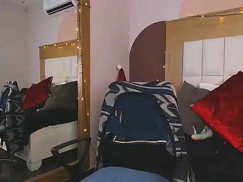 MilaFoxxy online show from 12/02/25, 11:37