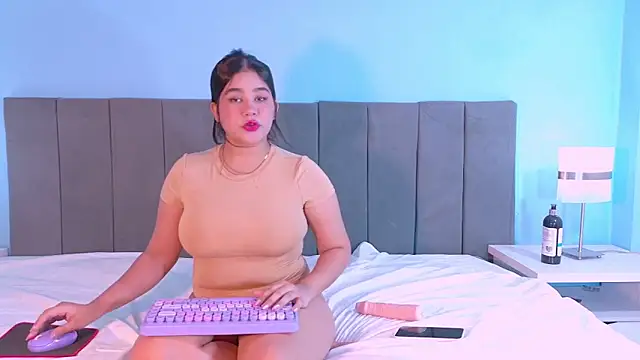 Lizz Bunny online show from 04/21/26, 01:42