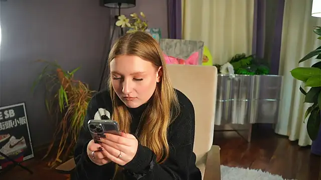 Snapshot of MitsukoBaral chatting on 11/25/25, 12:49 MitsukoBaral online show from 11/25/25, 12:49