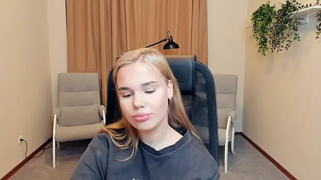 Snapshot of CorrineSchrodt chatting on 11/29/25, 02:53 CorrineSchrodt online show from 11/29/25, 02:53