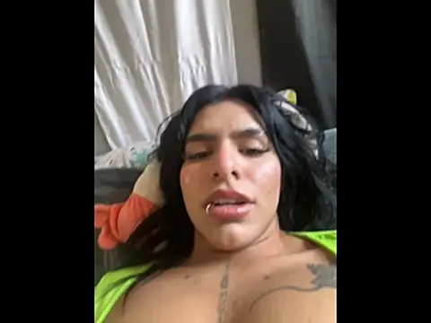 SaraAndrade  online show from 12/13/25, 07:53