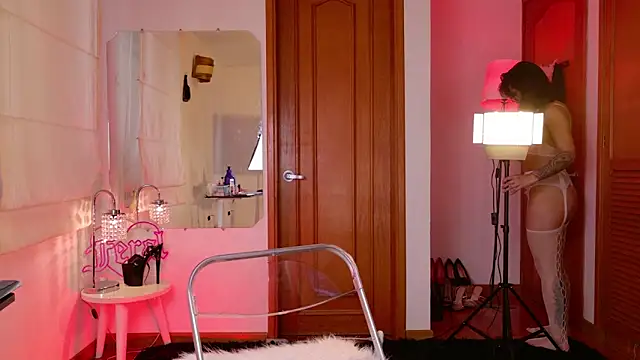 Rue Bellafire online show from 04/17/26, 08:34