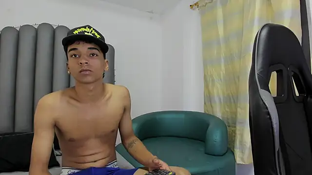 Megan foro online show from 12/03/25, 03:58