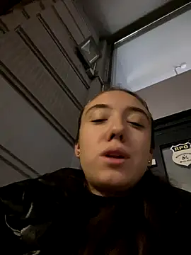 CristinaSw online show from 12/05/25, 08:16