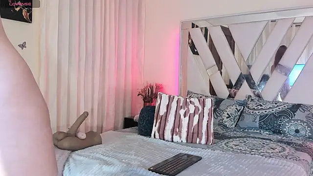 samantha dimou online show from 04/21/26, 01:42