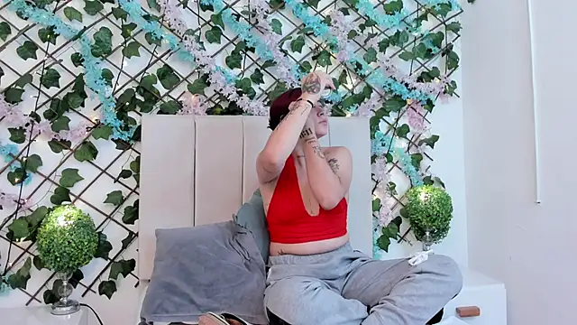 CharlotteBlossom online show from 12/19/25, 09:11