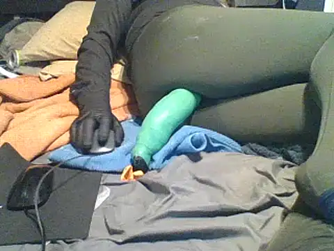 xxxenzo1 online show from 12/09/24, 01:45