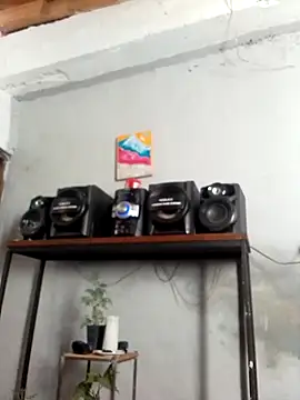 Alvarezz0202 online show from 06/25/26, 04:33