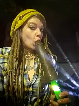 Snapshot of Horny_hippie chatting on 02/18/25, 09:20 Horny hippie online show from 02/18/25, 09:20