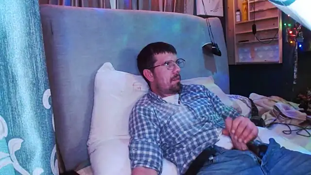 Snapshot of Roadie0187 chatting on 12/21/25, 07:26 Roadie0187 online show from 12/21/25, 07:26