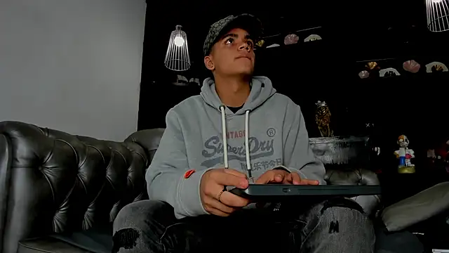 Isaac Collins  online show from 01/09/26, 04:04