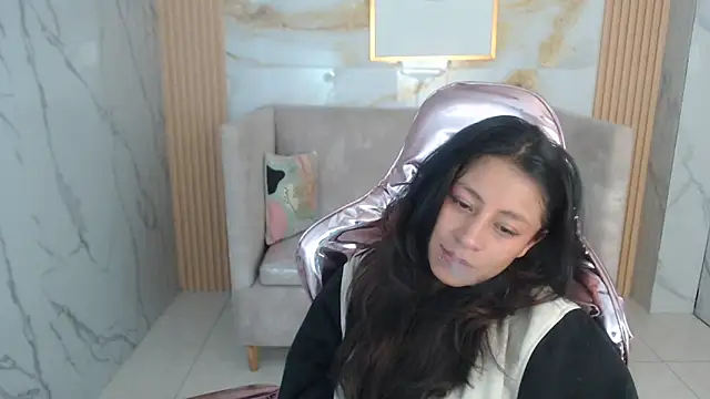 serabella s online show from 12/18/25, 01:17