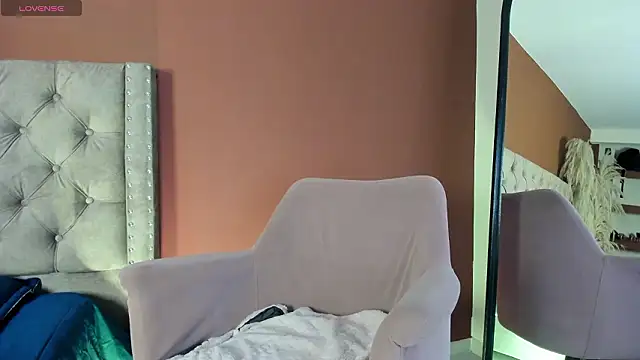 luna cute   online show from 01/18/26, 02:10