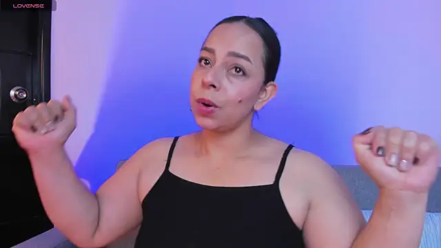 Snapshot of jimena_chic1 chatting on 06/26/26, 08:24 jimena chic1 online show from 06/26/26, 08:24