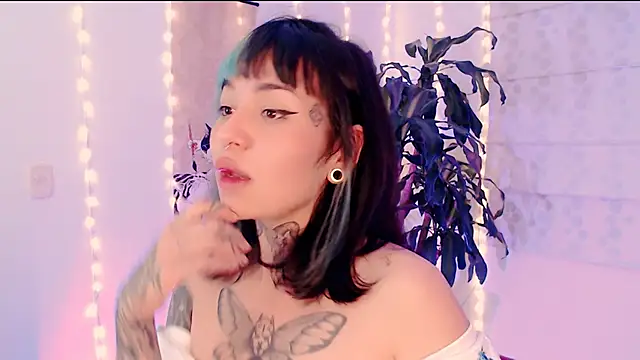 justmartina  online show from 04/01/26, 02:01